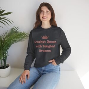 crochet queen sweatshirt for women – cozy 50/50 fleece, classic crewneck, ethical cotton, perfect gift for crochet lovers (option 2)